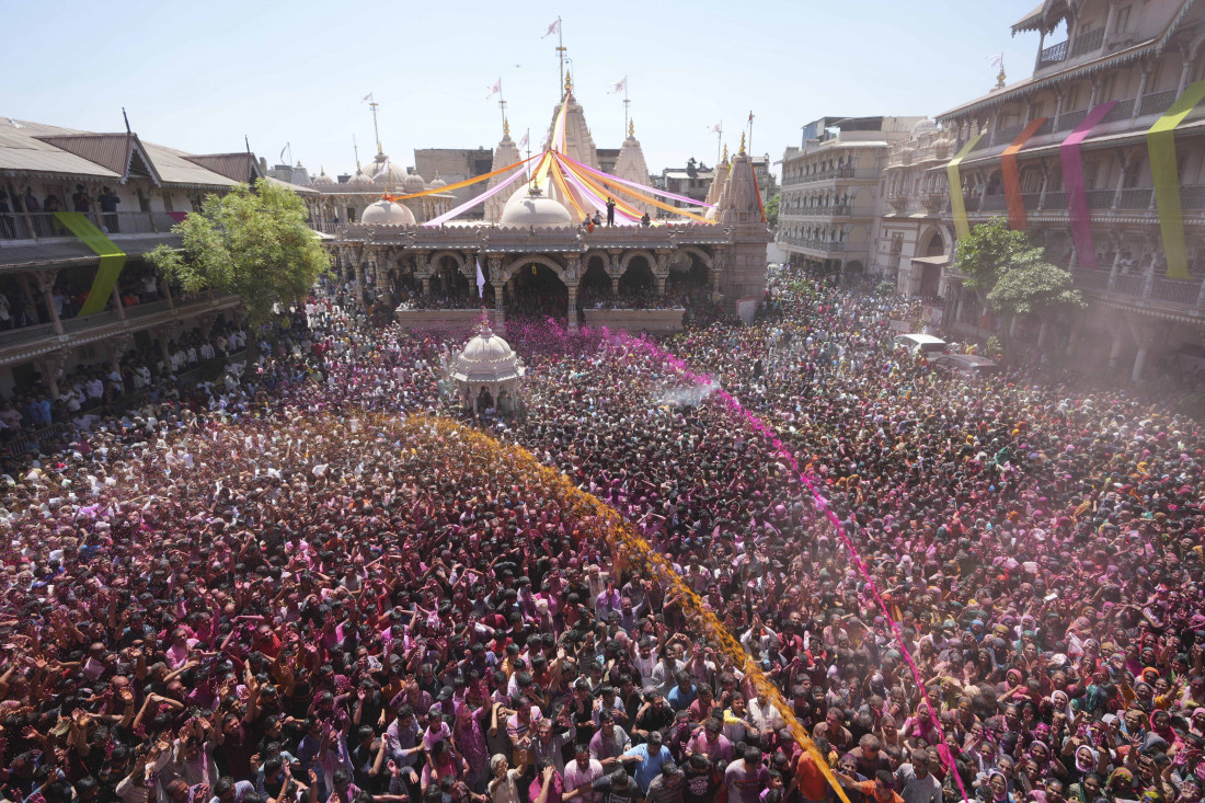 Indija slavi Holi festival boja