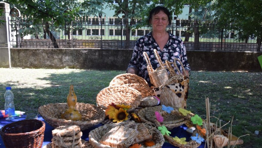 LJiljana Vulić iz Starog Laništa kod Jagodine pravi zastore i torbe