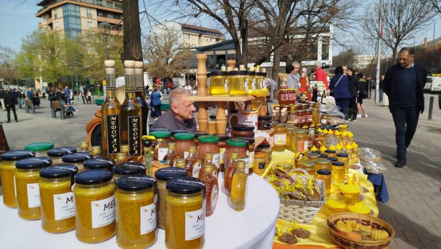 Na obe manifestacije mnoštvo izlagača i posetilaca (FOTO)