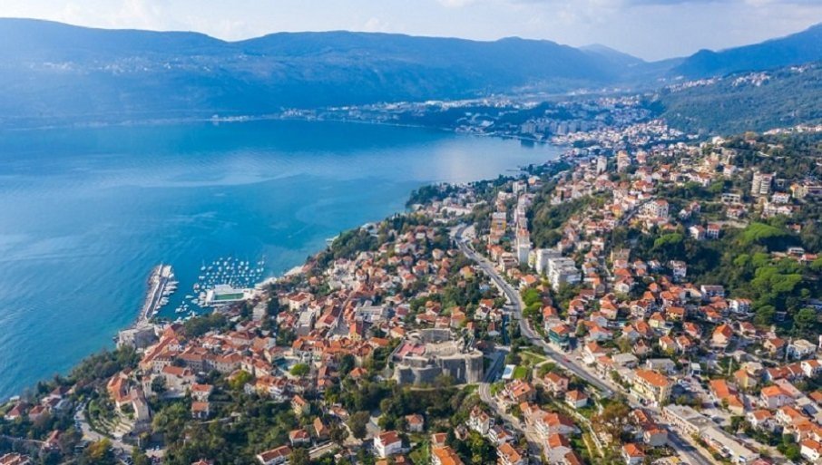 Bez direktora stoje tenderi za zakup plaža, a poslovanje na trajektnom prelazu je ugroženo